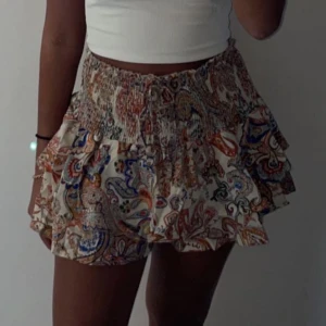 Shorts - shorts som liknar en kjol, nyskick 