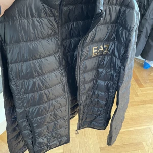 Ea7 jacka - Använd 1 gång så helt ny skick 