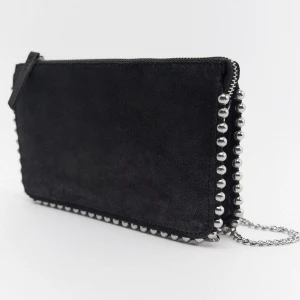 zara väska - Säljer denna superfina väska från zara pga att den inte kommer till användning längre💖💖💖köpte för ett tag sedan men används väldigt försiktigt