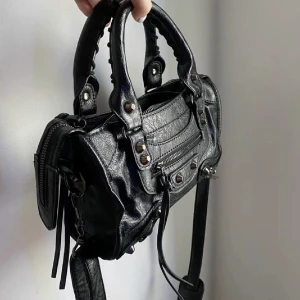 Väska - Säljer denna svarta väska 