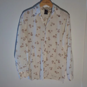 70-tals skjorta #7 - Fynda nu riktigt ovanliga 70-tals skjortor, har vart vakum förpackade för att hålla i tyget 🤘