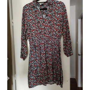 Klänning esmara - Mönstrad långärmad klänning av Lidls klädmärke esmara. Super söt. Storlek XL