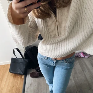 Low Waist  Abrand jeans - Säljer helt nya abrand jeans på grund av att dom tyvärr är för små. Aldrig använda och prislappen sitter kvar, ny pris 1400. 