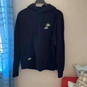 Nike Hoodie - nike hoodie som köpt på zalando för 700kr, väldigt bra skick och skön