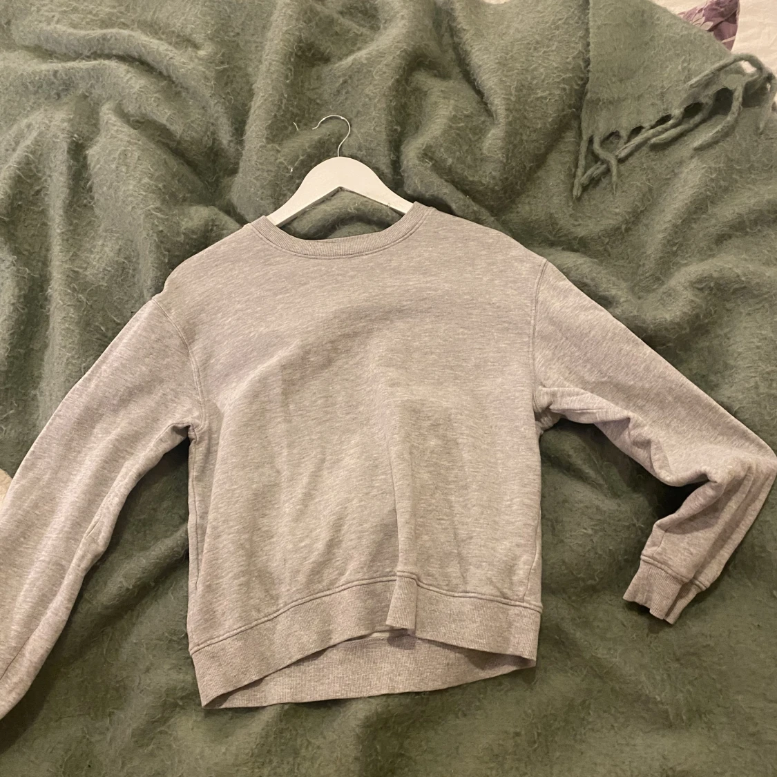 Grå Sweatshirt  - 91