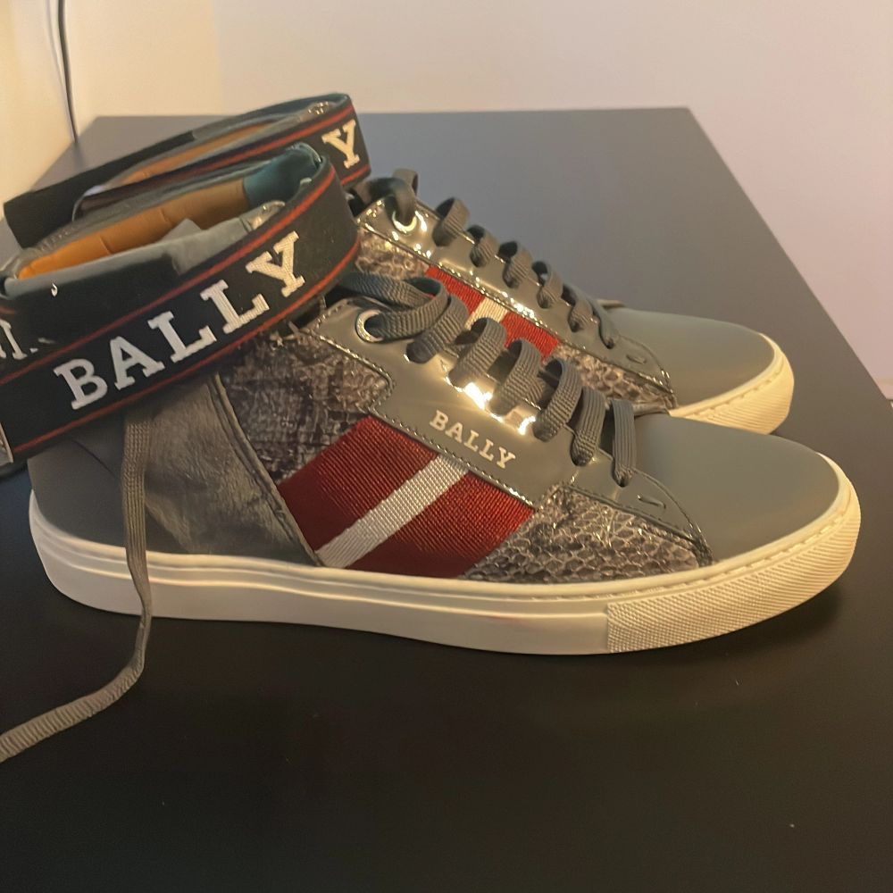Grå Bally skor storlek 42 | Plick Second Hand