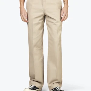 Dickies byxor - beiga byxor from dickies. Lätt använt men säljer för att de har blivit för små. 