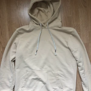 Beige hoodie - Beige hoodie i storlek M