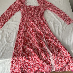 Röd klänning  - Röd sommarklänning 