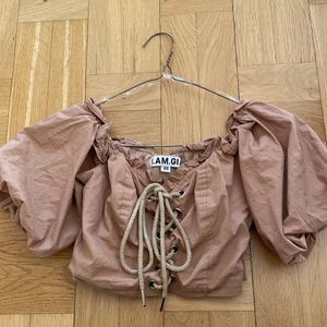 Topp från I.AM.GIA - Topp från I.AM.GIA i superfint skick! Säljes pga för liten för mig. 350kr inklusive frakt. 💞