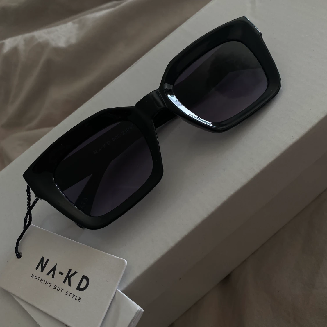 Oanvända solglasögon från NAKD 