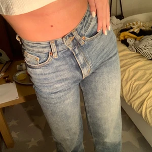 jeans  - straighta jeans från Monki! så så snygga men används inte längre 