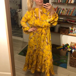 Johanna Ortiz klänning HM strl S - Jättefin klänning från HM’s Johanna Ortiz-kollektion. Är i fint skick! 