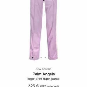 Palm angels byxor - Intressekoll på dessa lila Palm angels byxor i strl Xs, som jag köpte i mars för 3700kr. Säljer då jag inte använder dom. Skriv bud i chatt, eller för att få fler bilder och beställningsordern. Vid snabbt köp kan jag sälja billigare 