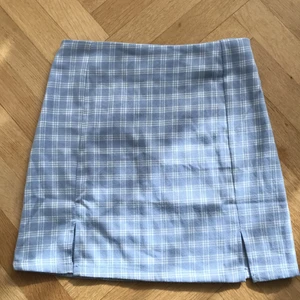 Minikjol från Humana  - Så fin ljusblå minikjol! Tyvärr alldeles för liten för mig 😩