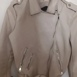 Beige Mcjacka - Beige Mcjacka från King of fashion I strlk M 