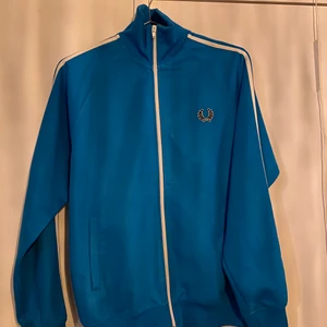 Fredperry zipup S - Rätt så ny, knappt använd!