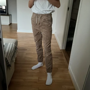 Manchesterbyxor från H&M Strl S - Manchesterbyxor från H&M Strl S