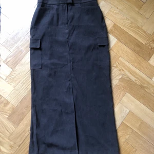 Fin lång kjol  - Köpte den på en secondhandbutik i Göteborg, använd väldigt få gånger 