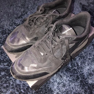 Valentino Garavani Skor - Valentino Skor strl 46. Skick:9/10, knappt använda. Fräscha, sköna och går med många outfits.