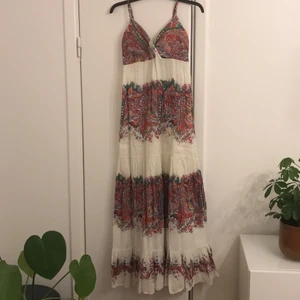 Blommog långklänning strl S  - Blommog långklänning strl S. 