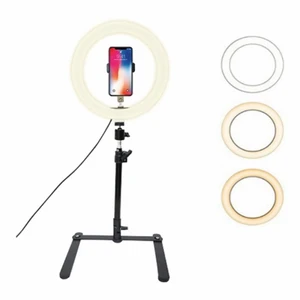 Studio ring light från cdon - Säljer denna ringlight då jag råkade köpa två den passar perfekt för matlagnings eller smink tiktoks eller youtube videor. Köpt för 399kr men säljer den för 180 
