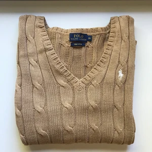 Polo - Säljes i befintligt skick🌸