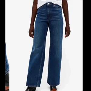 Monki Yoko. Stl.27 - Säljer dessa Yoko byxor i stl.27 pga de är för små för mig. 