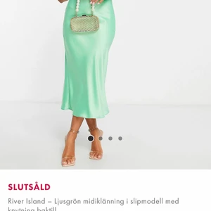 River Island satinklänning - Aldrig använd! Storlek 36