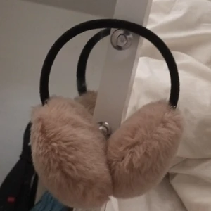 Öronmuffar - Jätte bra skick, inga skador alls! Kom priv för frågor elr mer bilder!❤