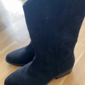 Boots - Ett par boots aldrig använda jätte fina❤️