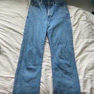 weekday rowe jeans - köpta för 600. knappt använda