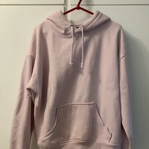 Hoodie bikbok - Ljusrosa hoodie från bikbok