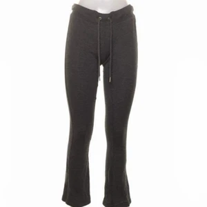 JUICY COUTORE byxor - Juicy coutore byxor i storlek XS. Jag är 165cm och det är precis i gränsen för korta så rekommenderar att vara kortare än så. 266kr inklusive frakt. Gammal modell