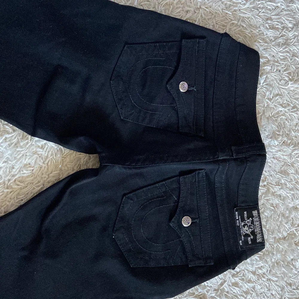 INTRESSEKOLL‼️ Ett par svarta skinny jeans i märket True religion i storlek 28. Inga defekter.. Jeans & Byxor.