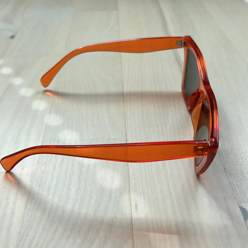 Oranga solglasögon från hm. Aldrig använda🧡🧡. Övrigt.
