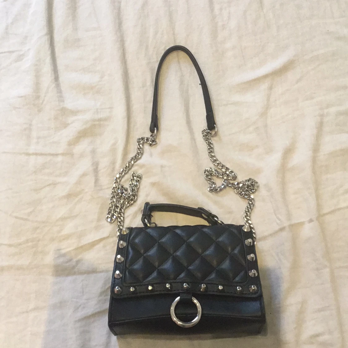 Zara väska med nitar