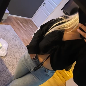 Tröja - Söt tröja med snöre som man kan dra åt,                      i storlek xs köpt på SHEIN 