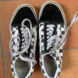 Vans - Vans med schakrutsmönster och platåsula. Använda en del.