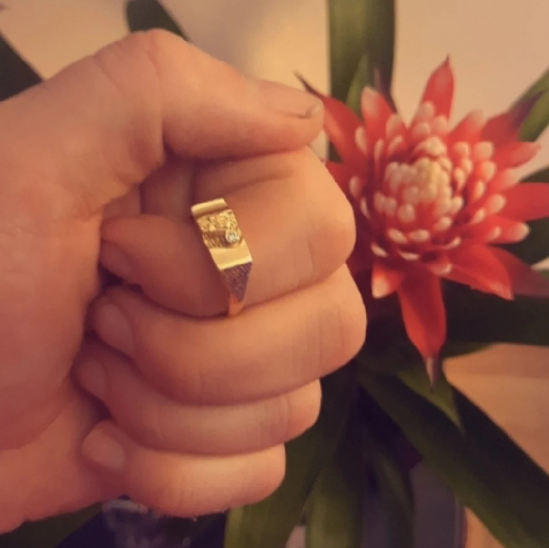 18 Karat Klackring med ädelsten - 90