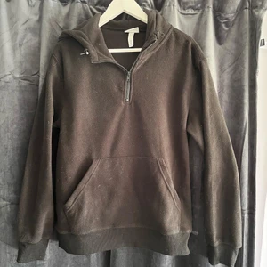 Fleecetröja hm - Använd 1 gång, svart till färgen och väldigt mjuk. Herrstorlek S