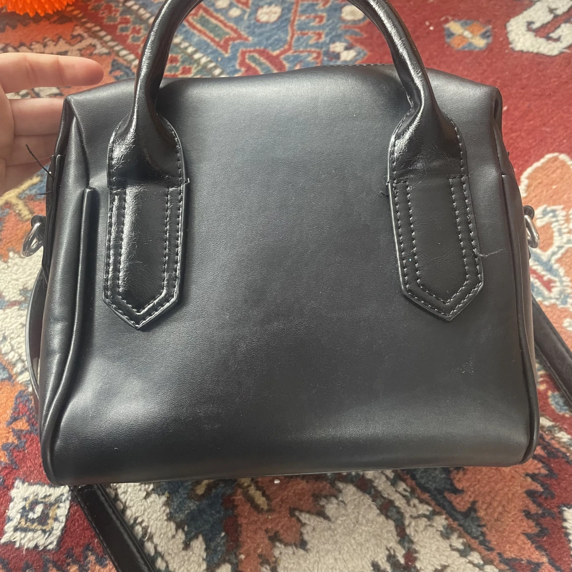 Svart handvĂ€skađ