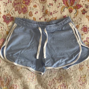 Shorts  - Ett par shorts i storlek 164.