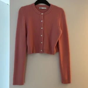 Kofta  - En fin kofta från Zara i stolek S