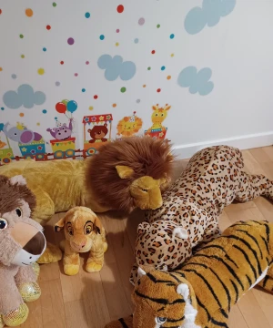 STORT paket gosedjur - Säljer 5 st stora gosedjur och en liten disney Simba. Alla är i nyskick