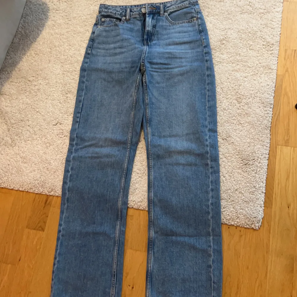 Baggy jeans som aldrig använts då dom är för små för mig. . Jeans & Byxor.
