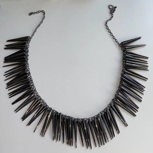 Spike halsband  - Älskar detta halsband men känner för att rensa ut och ge någon annan chansen att bära det 😅