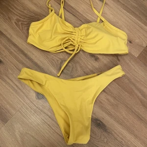 Gul bikini  - Fint skick❤️