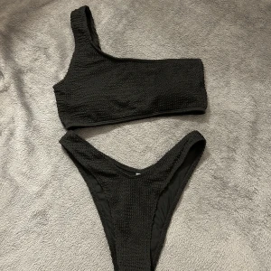 Bikini  - Shein badkläder. Mycket fina tyvärr passade dem ej. Aldrig använda!  Frakt tillkommer 