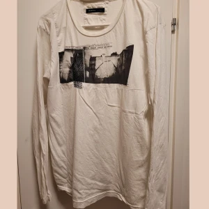 Long sleeve shirt - Size S. Lightly used and excellent condition. Feel free contact for more info & Swedish